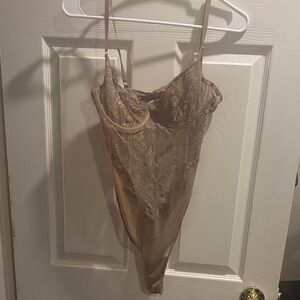 Aritzia Babaron Women’s Lace Bodysuit - sand LARGE BNWT